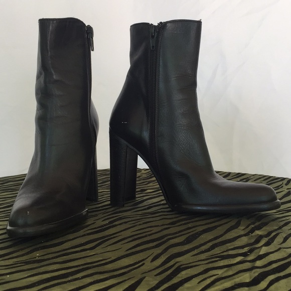 Nordstrom black leather ankle boot with 4” heel